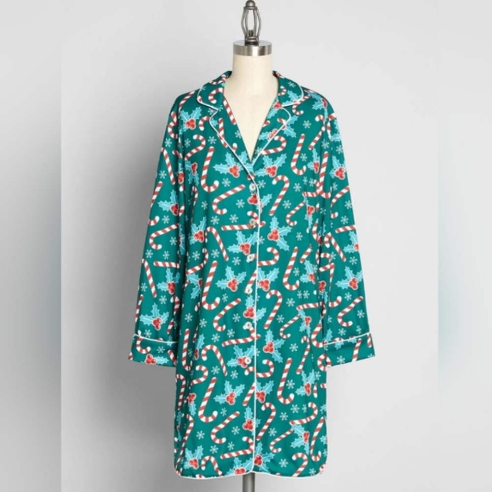 NWT Modcloth Green Mistletoe and Candy Cane Sleep Shirt